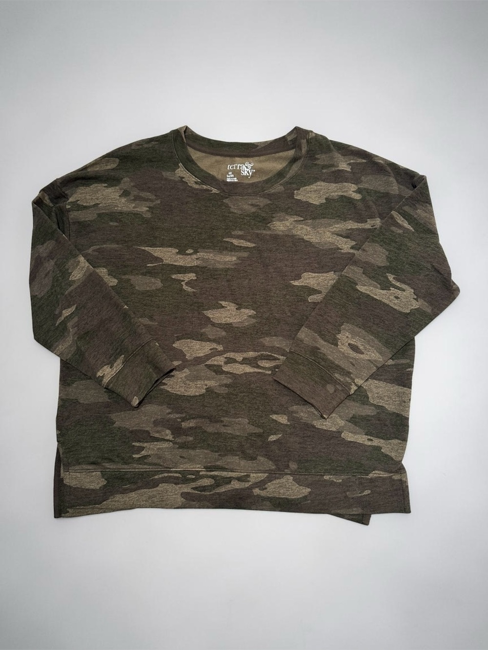 Terra & Sky Women’s 14W Lightweight Camo Sweatshirt Green 3/4 Sleeve NWT